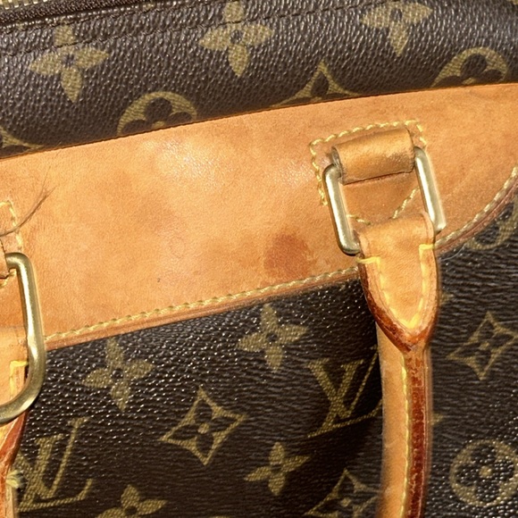 Louis Vuitton Deauville Monogram Canvass Bag - Picture 5 of 11
